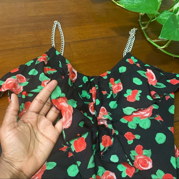 Black floral top with silver chain straps size XL - Picture 3 of 6